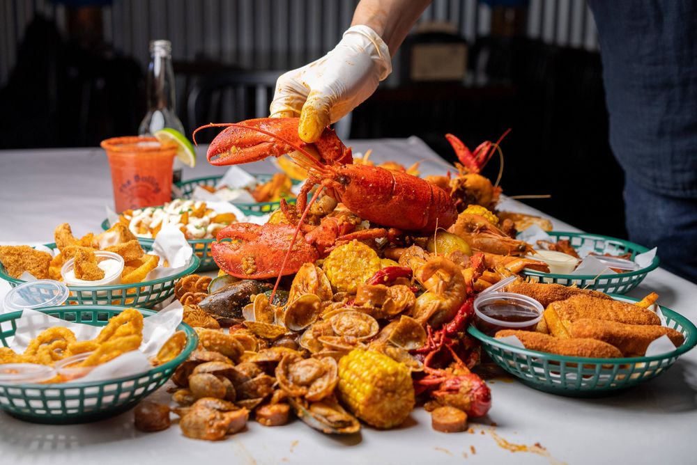 The Boiling Crab in Riyadh opens with spectacular seafood - FACT Magazine