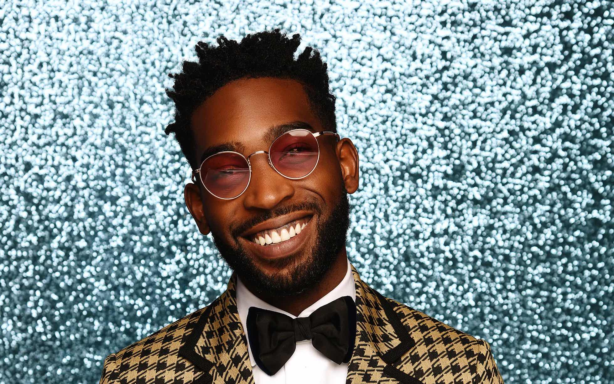 Tinie tempah girl likes. Tinie tempah. Tinie tempah Nigeria. Эрик Тернер певец. Tinie tempah feat. Eric Turner written in the Stars.