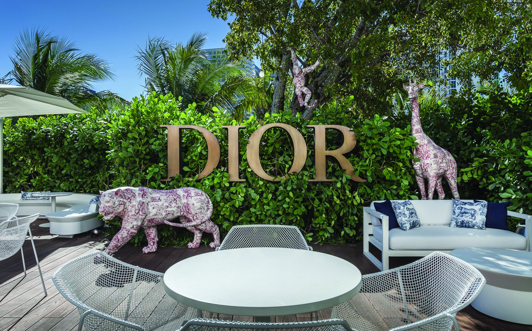 Dior Cafe